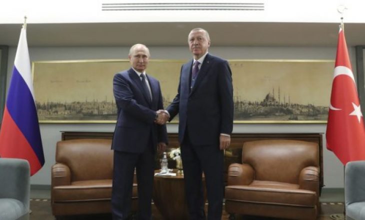 Vladimir Putin viziton Stambollin, takohet me Erdoganin