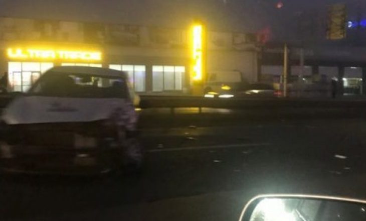Aksident trafiku në magjistralen Prishtinë-Ferizaj, përfshihen tri vetura