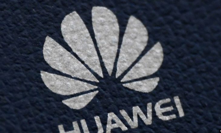 Kryeministri britanik shpjegon vendimin për Huawei-n
