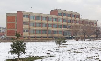 E doktoruar në Universitetin e Zagrebit – nuk avancohet si staf i rregullt në Fakultetin e Mjekësisë