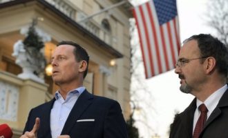 Godfrey: Hoti e Vuçiq të zbatojnë marrëveshjen siç është nënshkruar