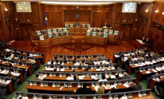 Kalon rezoluta për mbrotjen e vlerave të luftës, VV nuk voton