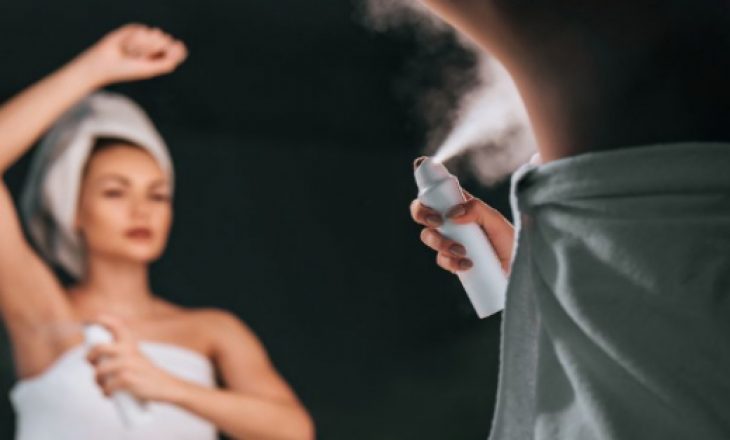 Pse s’duhet të vendosni deodorant në mëngjes dhe kur duhet ta bëni atë?