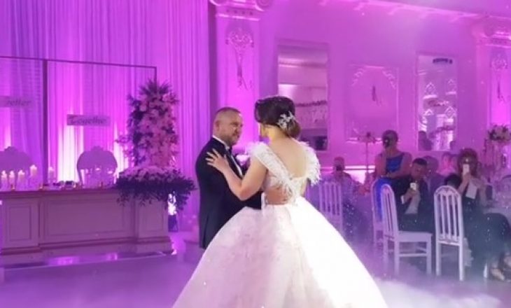 E pabesueshme, dhëndri shqiptar hap dasmën duke i kënduar nuses me muzikë serbe