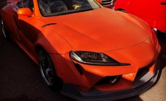 Toyota Supra me kulm të hapur i punuar tërësisht në mënyrë manuale