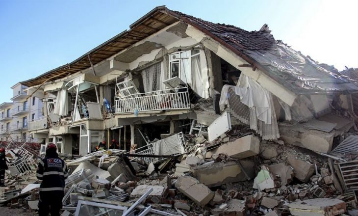 Një sirian e nxori nga rrënojat e tërmetit, zbulohet mesazhi prekës i gruas turke