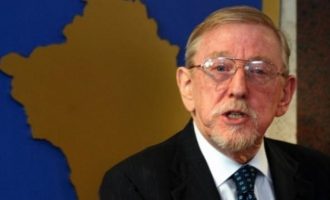 Walker thotë se kontrata nuk iu vazhdua: Varet nga Presidenca