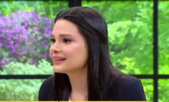 Almeda Abazi s’mund t’i ndal lotët në televizionin turk, tregon historinë ‘pikëlluese’ të djalit të saj