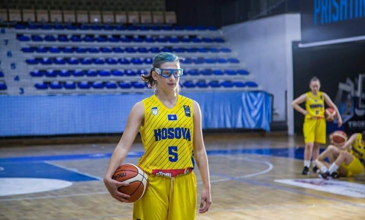 Astera Tuhina, 15-vjeçarja shembull për të rejat