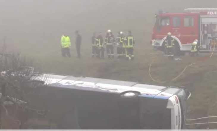 Tragjedi në Gjermani, dy fëmijë humbin jetën pas përmbysjes së një autobusi shkollor