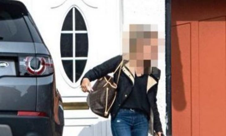 Polici kapet me gruan e ish-futbollistit duke kryer marrëdhënie seksuale në një parking