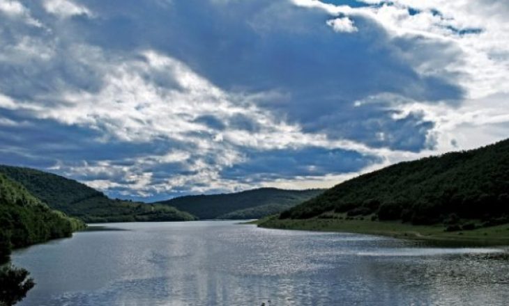 Ahmeti: Askush nuk ka marrë leje për ndërtime te Liqeni i Badovcit