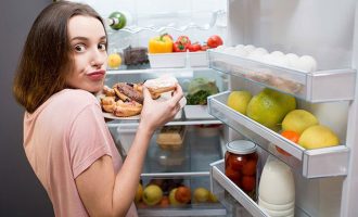 Ushqimet që na shkaktojnë mbipeshë