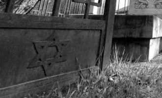 Dita e Kujtesës, mbyllja e kampit te Aushvicit