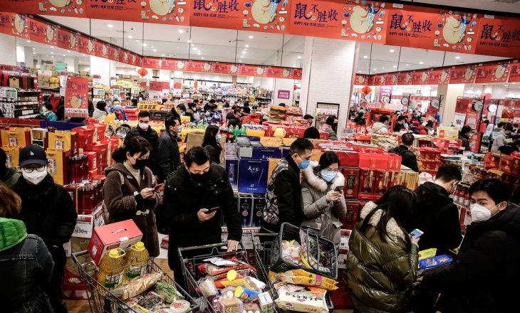 Banorët në Wuhan po krijojnë rezerva ushqimi, nuk dihet deri kur do të zgjasë karantina