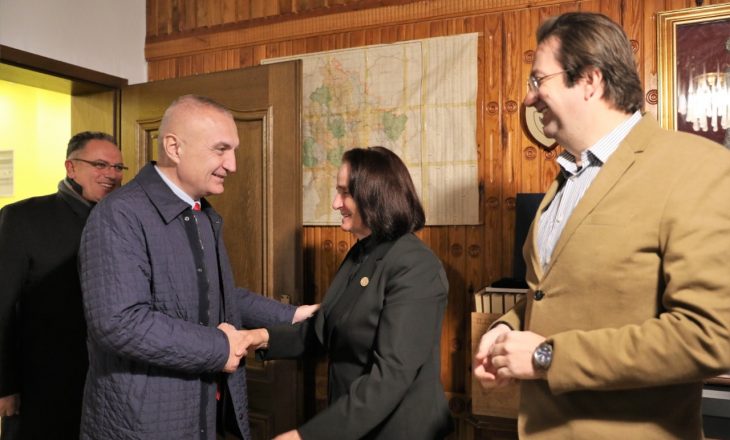 Ilir Meta viziton familjen Rugova: Ndamë kujtime jetësore të presidentit historik