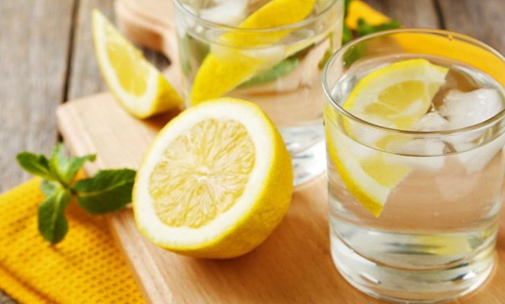 Ujë me limon: Gabimi të cilin të gjithë e bëjnë