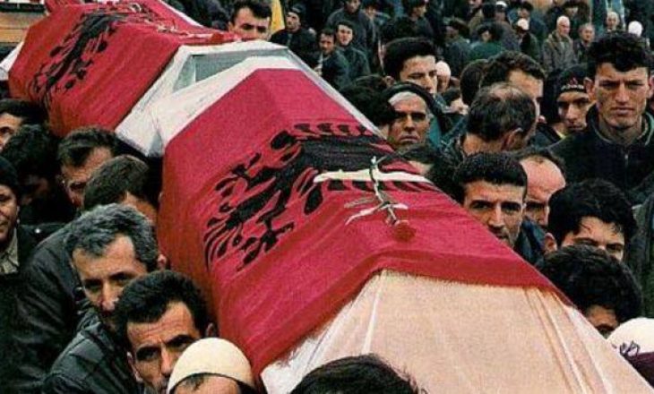 Gjurmët e lëna në fletore, dëshmi për masakrimin çnjerëzor të viktimave të Reçakut