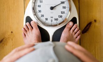 Tri shprehitë e mëngjesit që janë duke ju trashur