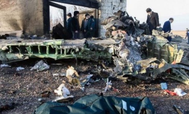 Rrëzohet një avion në Iran, vdesin 176 persona