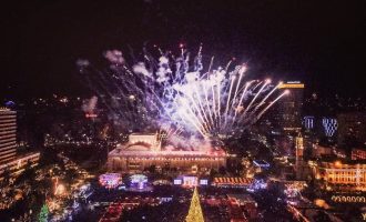 Spektakël fishekzjarresh dhe koncert, kështu e priti Vitin e Ri Tirana