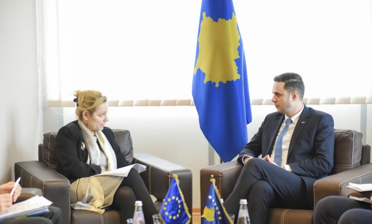 Abdixhiku priti në takim Shefen e BE-së në Kosovë