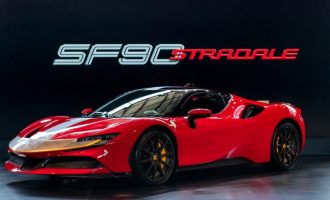 Pamje që tregojnë se si prodhohet Ferrari SF90 Stradale