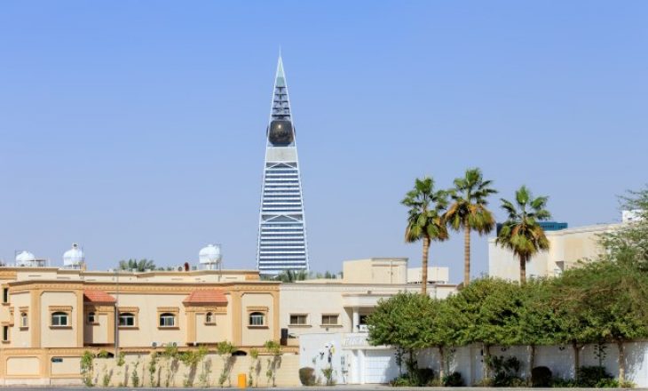Çmimi i naftës bie: Arabia Saudite kërkon mënyrë ta shpëtojë ekonominë e saj