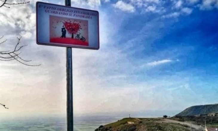 “Është e detyrueshme të biesh në dashuri”, dhurata e veçantë e kryetarit të komunës për Shën Valentinë