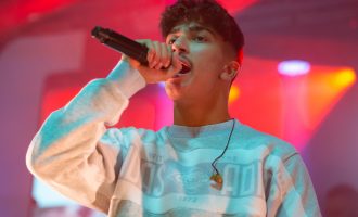 Ekskluzive: Reperi i famshëm gjerman vjen në Kosovë enkas për t’i rregulluar dhëmbët