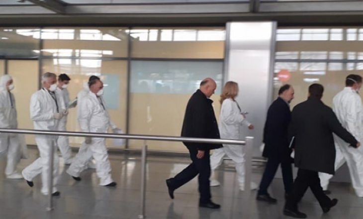 Në aeroportin e Prishtinës, ndalohen për kontroll udhëtarët e ardhur nga Italia