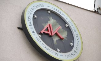 Deputeti i AAK-së publikon dokumente të krimeve serbe