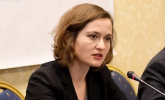 Besa Shahini për kërkesën e PD-së që ajo të dorëhiqet: Atë punë ka opozita