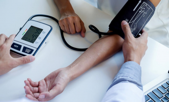 Mësoni si ta rritni presionin e ulët pa kafe