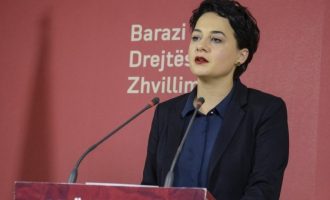 Pacolli i reagon Hoxhajt për çështjen e dy deputetëve nga Lugina: Qytetarët nuk i besojnë babadimrit