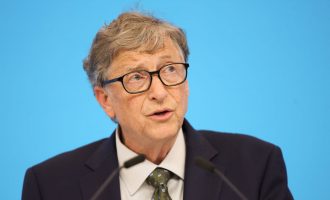 Bill Gates: Në fund të vitit 2022 kthehemi plotësisht në normalitet
