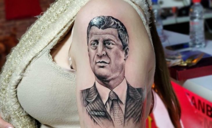 Pas lirimit nga burgu, modelja bën tatuazh portretin e Hashim Thaçit