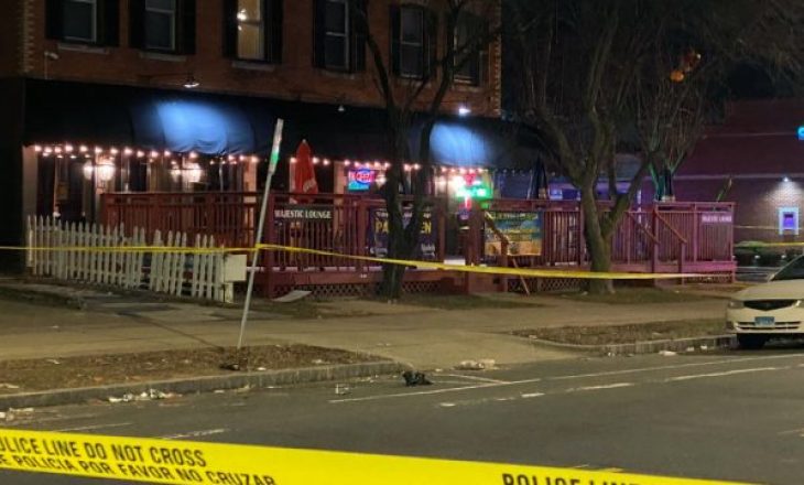 Një i vrarë e katër të plagosur në një klub nate