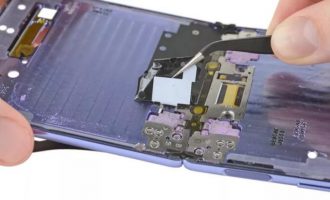 Samsung Galaxy Z Flip nuk ia doli të kalonte testin e pluhurit