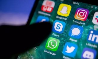 Apple: Mos e bëni më këtë, po e ngadalësoni iPhone