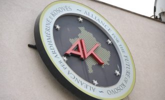 Deputeti AAK-së publikon dokumente tjera të krimeve serbe në Kosovë