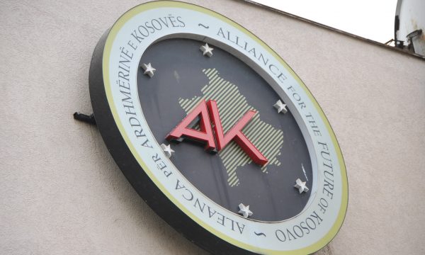 Futbollisti i njohur pjesë e listës së AAK-së për asamblenë komunale në Prishtinë