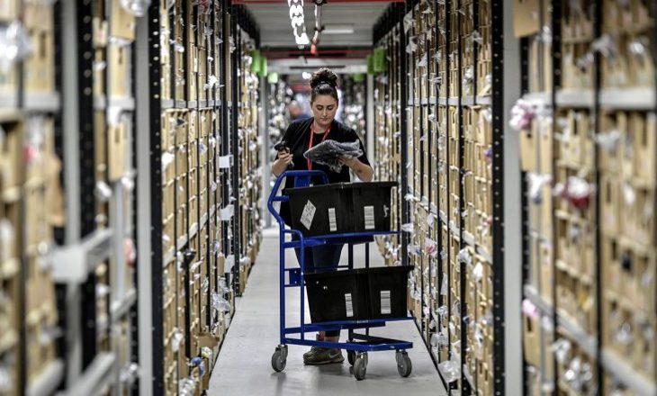 Amazon pritet të bëhet kompania me 1 milion të punësuar