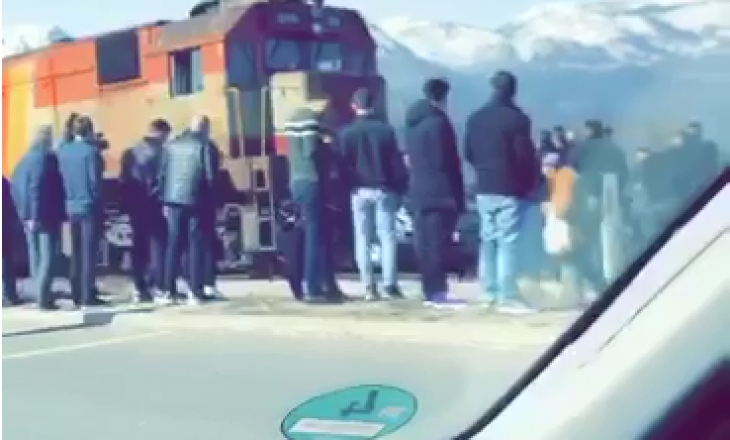 Aksidenti në mes të trenit dhe veturës në Pejë – Policia jep detaje