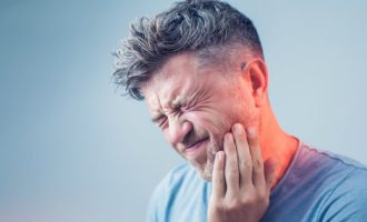 5 dhimbje shqetësuese që ju bëjnë të mendoni se keni probleme me dhëmbët