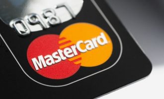 215 milionë euro kanë paguar Shqiptarët përmes kartave bankare vitin e kaluar