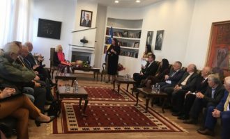 Sabile Keçmezi merr çmimin Kombëtar Letrar për vepër jetësore “Azem Shkreli”