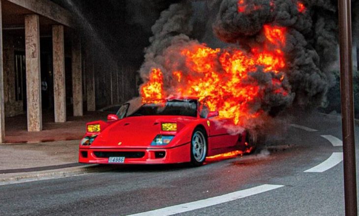 Ferrari në vlerë një milion dollarë përfshihet nga flakët