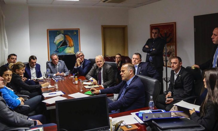 “Kurti i bëri një favor Vuçiqit” – reagon ish-këshilltari i Haradinajt pas heqjes së taksës
