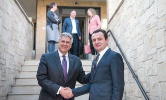 Kosnett takon Kurtin, diskutojnë për tema ekonomike